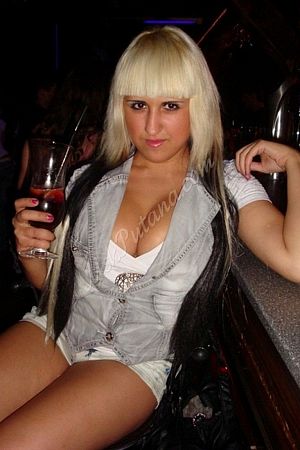 Леночка, метро Международная