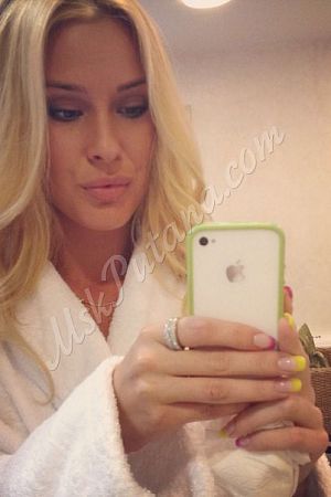 Каролина, метро Пионерская