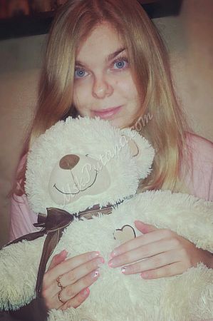 Маша, метро Международная