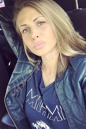 Лена, метро Новогиреево