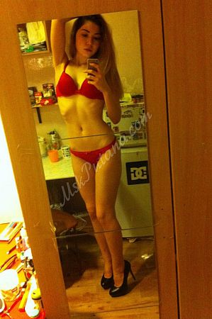 Катя, метро Лесопарковая