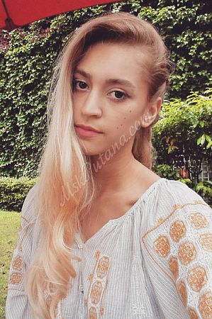 Надя, метро Коньково