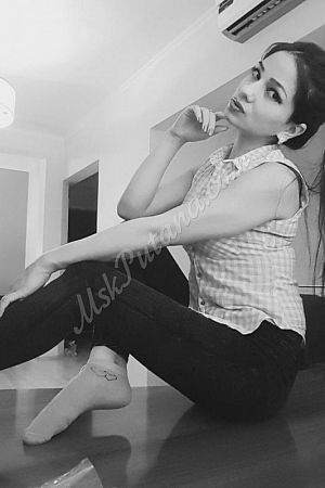 Оля, метро Коломенская