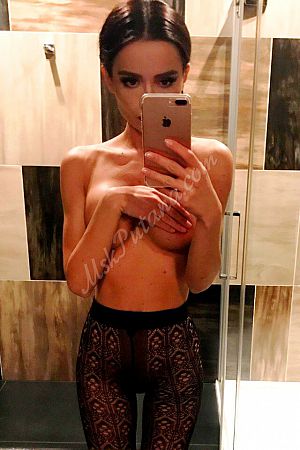 Зара, метро Динамо