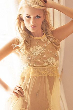 Нина, метро Белокаменная