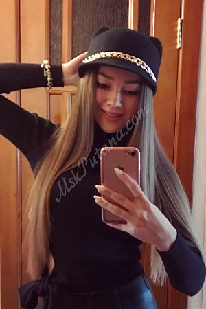 Варя, метро Новопеределкино