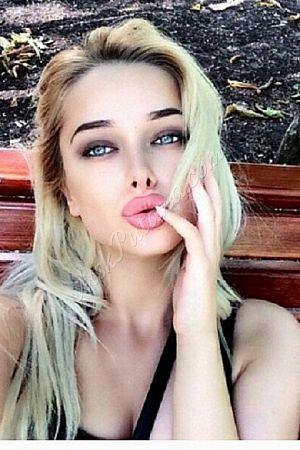 милана, метро Авиамоторная