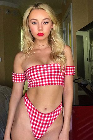 Яна, метро Деловой центр