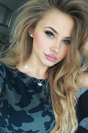 Оля, метро Панфиловская