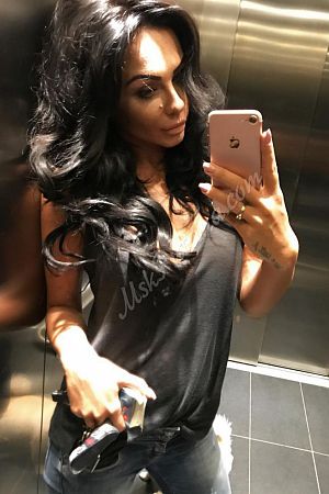 Маша, метро Менделеевская