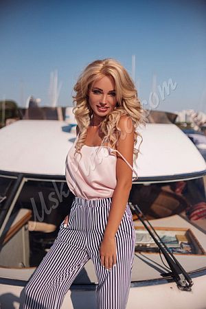 Лиза, метро Цветной бульвар