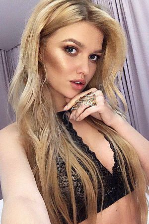 Алла, метро Международная