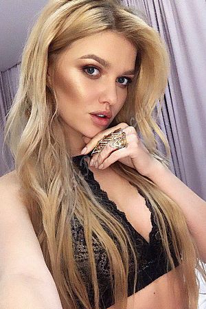 Лариса, метро Сходненская