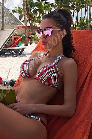 Ника, метро Достоевская