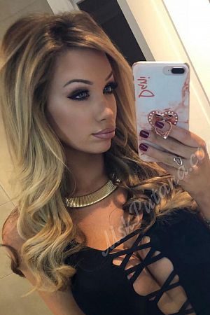 Александра, метро Площадь Ильича