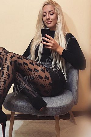 алина, метро Международная