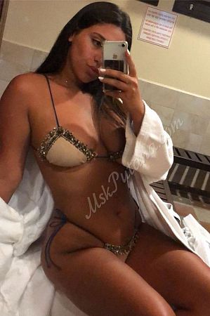 Аня, метро Митино