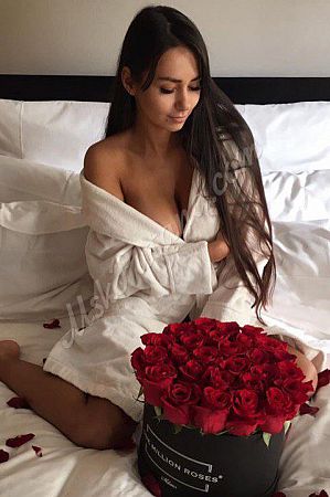 Зара, метро Верхние Котлы