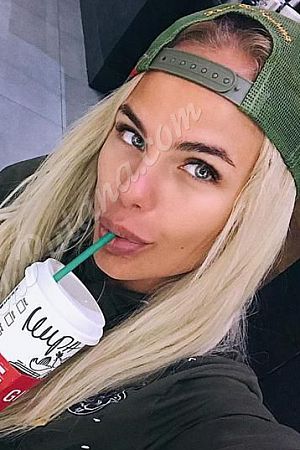 Юля, метро Лужники