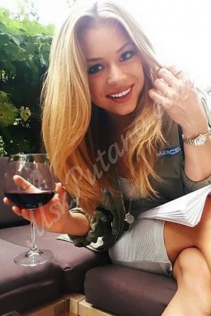 Юля, метро Планерная