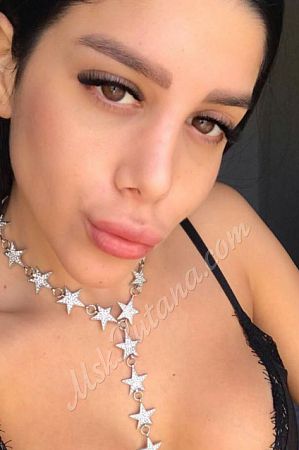 Алла, метро Театральная