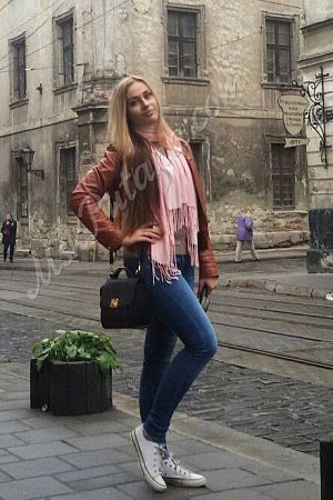 Лариса, метро Митино