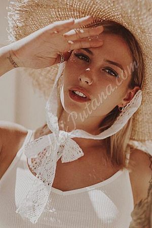 Алиса, метро Александровский сад