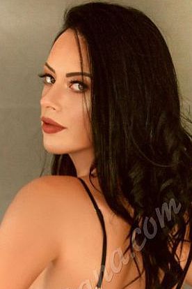 Кира, метро Площадь Революции