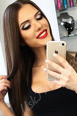 Вера, метро Пионерская