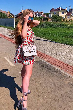 лиля, метро Лесопарковая