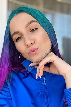 Ника, метро Крымская