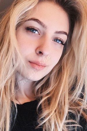 Алла, метро Площадь Революции