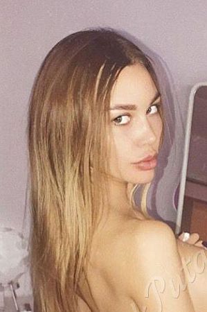 Карина, метро Университет