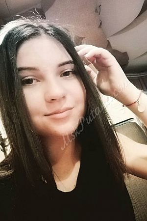 Ника, метро Театральная