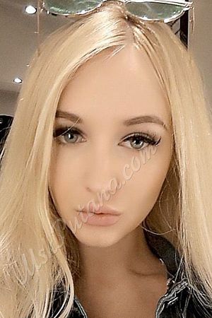 Карина, метро Лужники