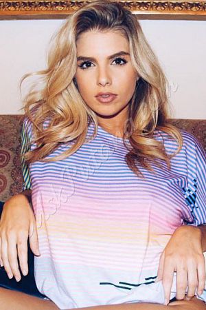 Арина, метро Ломоносовский проспект