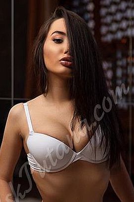 Аня, метро Ленинский проспект