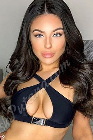 Анюта, метро Комсомольская