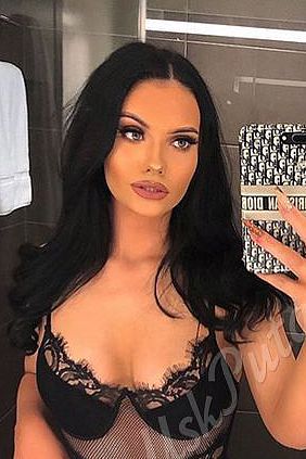 Лариса, метро Менделеевская