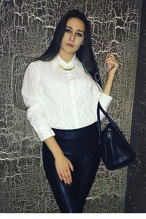 Алла, метро Коломенская