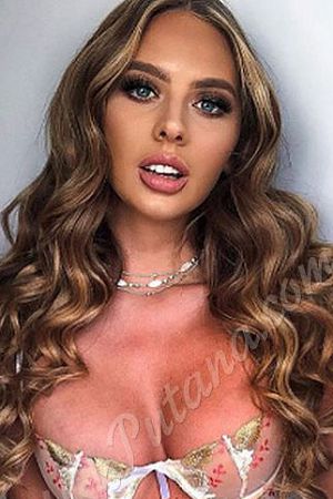 Лара, метро Петровский парк