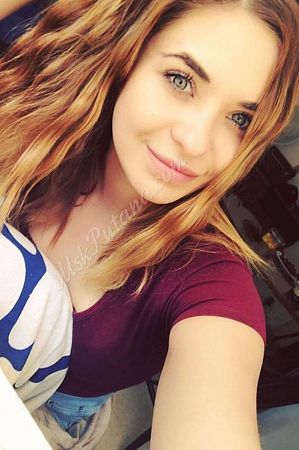 Юля, метро Александровский сад