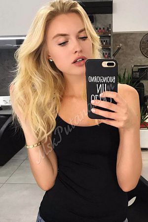 Женя Выезд, метро Достоевская