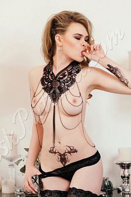 Юлия, метро Лужники