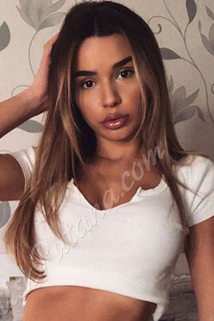 Юля, метро Фили