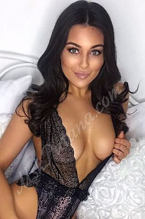 Амелия, метро Цветной бульвар