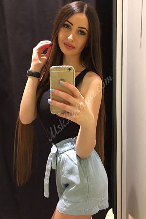 Майя, метро Площадь Революции