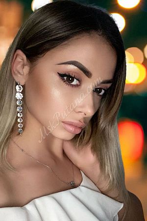 яна, метро Нахимовский проспект