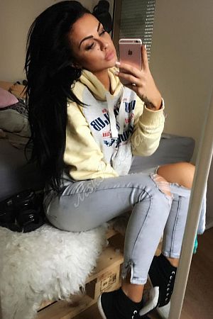 Рада, метро Смоленская