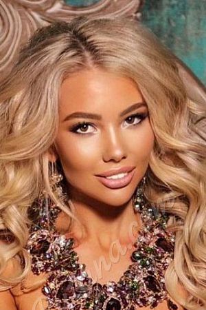 Лина, метро Панфиловская